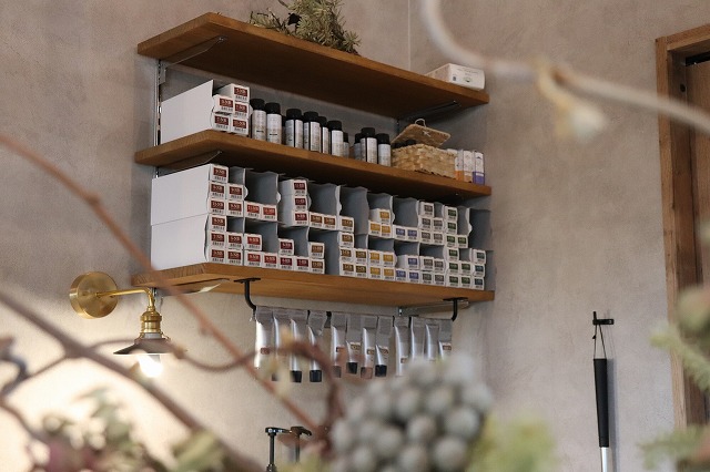 豊川市のハチサロンではヘアダメージに考慮した薬剤を使用