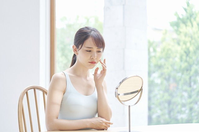 フェイスラインのたるみが気になる方はハチサロンのヘッドスパをお試しください