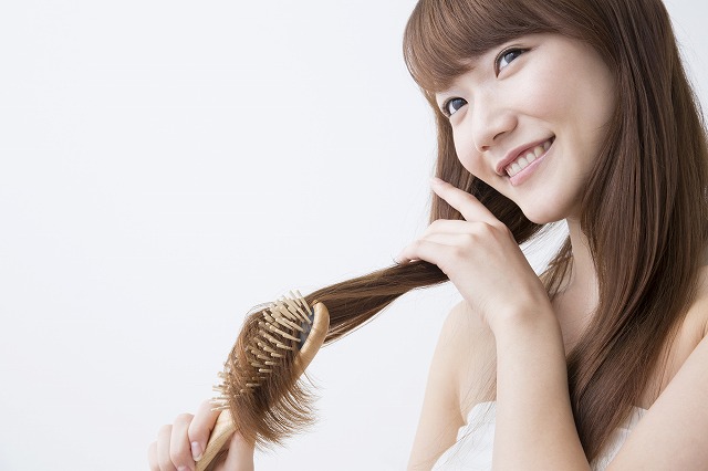 縮毛矯正とはわからないような自然なストレートヘアはハチサロンにお任せ